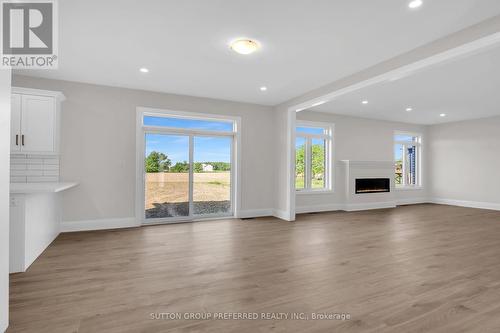 186 Leitch Street, Dutton/Dunwich (Dutton), ON - Indoor Photo Showing Living Room