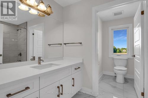 186 Leitch Street, Dutton/Dunwich (Dutton), ON - Indoor Photo Showing Bathroom