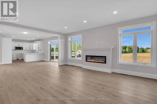 186 Leitch Street, Dutton/Dunwich (Dutton), ON - Indoor Photo Showing Living Room With Fireplace