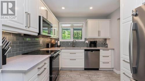 75059 Elmslie Drive, Bluewater (Bayfield), ON - Indoor Photo Showing Kitchen With Upgraded Kitchen