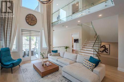 620 Balsam Avenue, Penticton, BC - Indoor Photo Showing Living Room