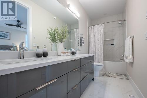 620 Balsam Avenue, Penticton, BC - Indoor Photo Showing Bathroom