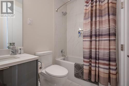 620 Balsam Avenue, Penticton, BC - Indoor Photo Showing Bathroom