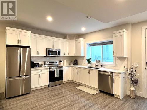 620 Balsam Avenue, Penticton, BC - Indoor Photo Showing Kitchen