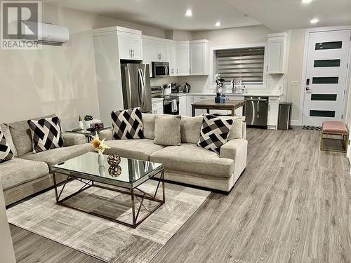 620 Balsam Avenue, Penticton, BC - Indoor Photo Showing Living Room