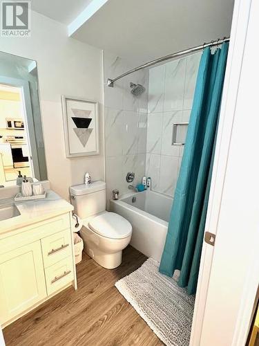 620 Balsam Avenue, Penticton, BC - Indoor Photo Showing Bathroom