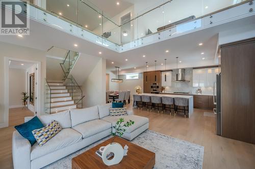 620 Balsam Avenue, Penticton, BC - Indoor Photo Showing Living Room