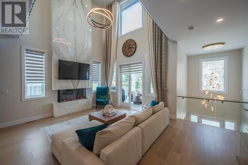 620 Balsam Avenue, Penticton, BC - Indoor Photo Showing Living Room With Fireplace