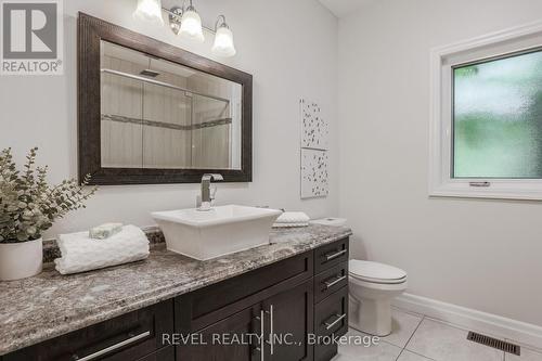 31 Shelley Drive, Kawartha Lakes, ON - Indoor Photo Showing Bathroom