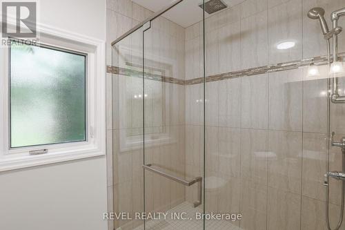 31 Shelley Drive, Kawartha Lakes, ON - Indoor Photo Showing Bathroom