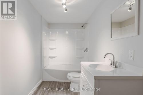 31 Shelley Drive, Kawartha Lakes, ON - Indoor Photo Showing Bathroom