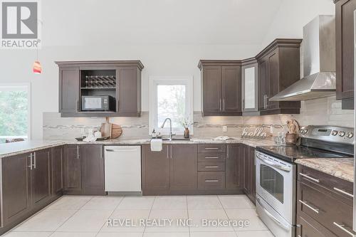31 Shelley Drive, Kawartha Lakes, ON - Indoor Photo Showing Kitchen With Upgraded Kitchen
