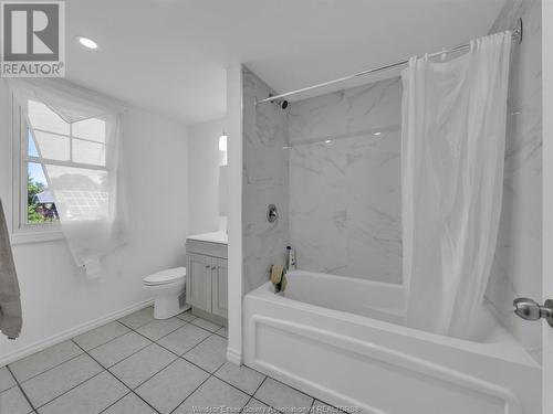 1562 Richmond Street, Windsor, ON - Indoor Photo Showing Bathroom