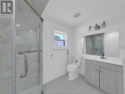 1562 Richmond Street, Windsor, ON - Indoor Photo Showing Bathroom