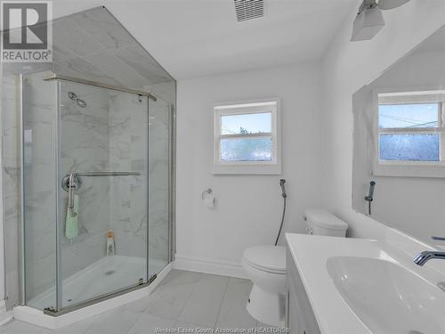 1562 Richmond Street, Windsor, ON - Indoor Photo Showing Bathroom