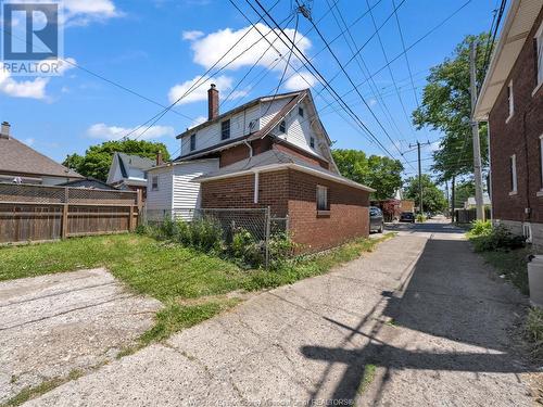 1562 Richmond Street, Windsor, ON - Outdoor