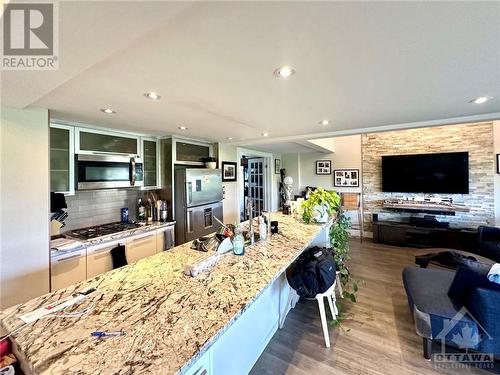 466 Nelson Street, Ottawa, ON - Indoor Photo Showing Kitchen With Upgraded Kitchen