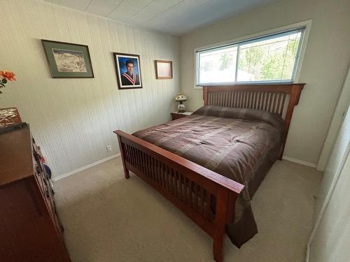 7926 Riverside Drive, Grand Forks, BC - Indoor Photo Showing Bedroom