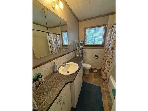 7926 Riverside Drive, Grand Forks, BC - Indoor Photo Showing Bathroom