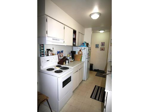 209 - 2125 2Nd Street, Cranbrook, BC - Indoor Photo Showing Kitchen