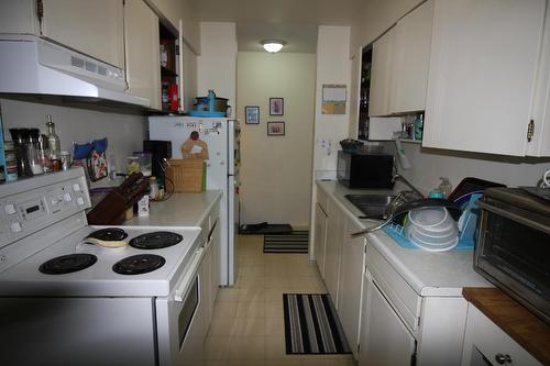 209 - 2125 2Nd Street, Cranbrook, BC - Indoor Photo Showing Kitchen