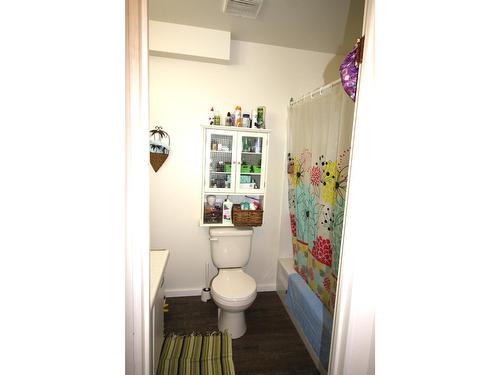 209 - 2125 2Nd Street, Cranbrook, BC - Indoor Photo Showing Bathroom