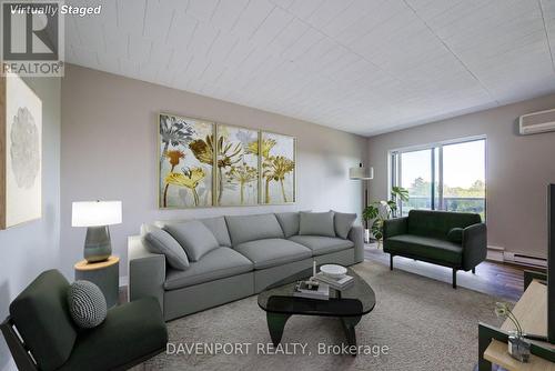 702 - 29 West Avenue W, Kitchener, ON - Indoor Photo Showing Living Room