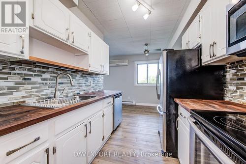 702 - 29 West Avenue W, Kitchener, ON - Indoor Photo Showing Kitchen