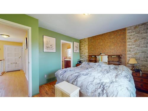 824 14Th Street S, Cranbrook, BC - Indoor Photo Showing Bedroom