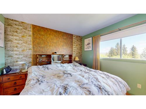 824 14Th Street S, Cranbrook, BC - Indoor Photo Showing Bedroom