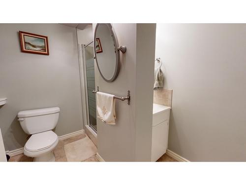 824 14Th Street S, Cranbrook, BC - Indoor Photo Showing Bathroom