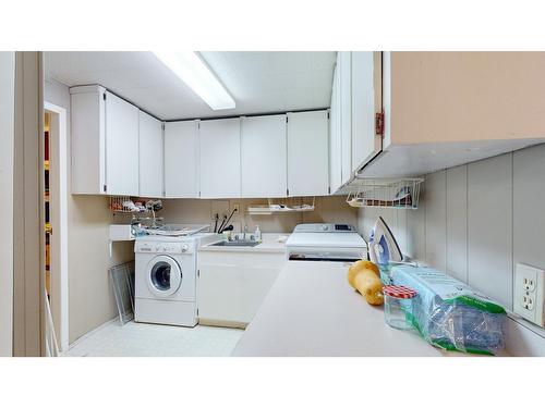 824 14Th Street S, Cranbrook, BC - Indoor Photo Showing Laundry Room
