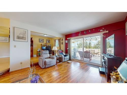 824 14Th Street S, Cranbrook, BC - Indoor Photo Showing Living Room