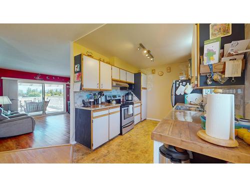824 14Th Street S, Cranbrook, BC - Indoor Photo Showing Kitchen