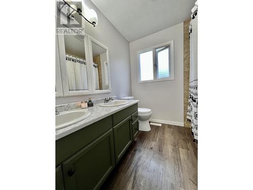 699 N Fifth Avenue, Williams Lake, BC - Indoor Photo Showing Bathroom