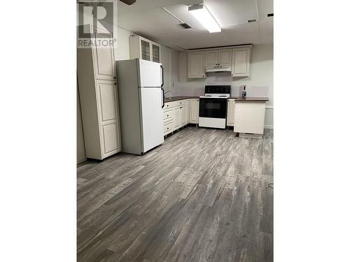 699 N Fifth Avenue, Williams Lake, BC - Indoor Photo Showing Kitchen