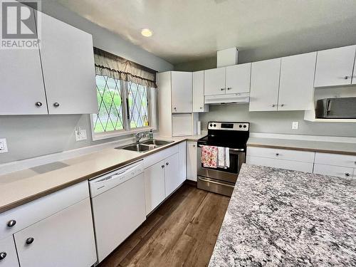 699 N Fifth Avenue, Williams Lake, BC - Indoor Photo Showing Kitchen With Double Sink