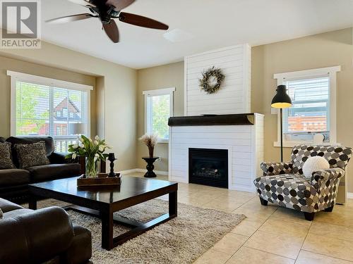 406 Crowne Rise Forest, Kimberley, BC - Indoor Photo Showing Living Room With Fireplace