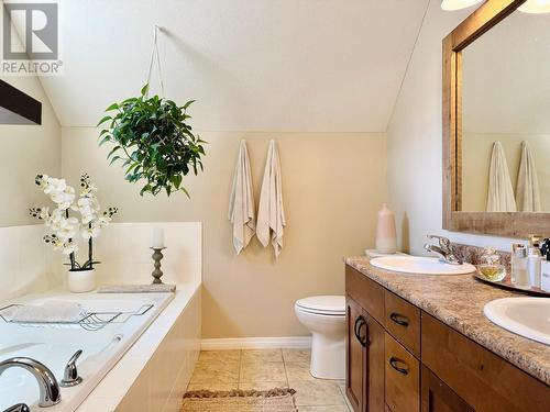 406 Crowne Rise Forest, Kimberley, BC - Indoor Photo Showing Bathroom