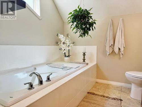 406 Crowne Rise Forest, Kimberley, BC - Indoor Photo Showing Bathroom