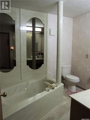 316 8Th Street W, Leader, SK - Indoor Photo Showing Bathroom
