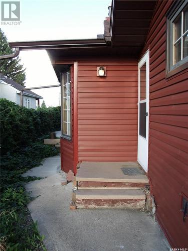 316 8Th Street W, Leader, SK - Outdoor With Exterior