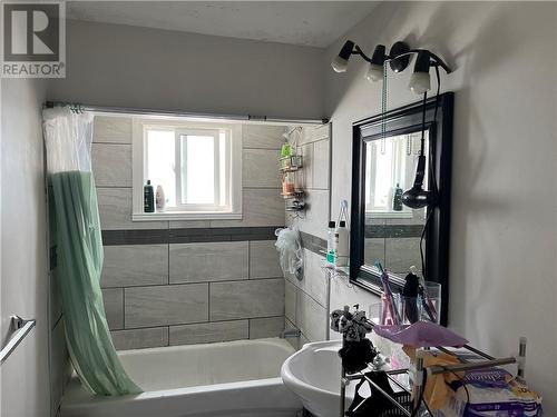 620 First Street E, Cornwall, ON - Indoor Photo Showing Bathroom