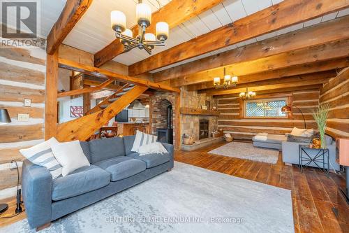 20909 Shaws Creek Road, Caledon, ON - Indoor Photo Showing Living Room With Fireplace