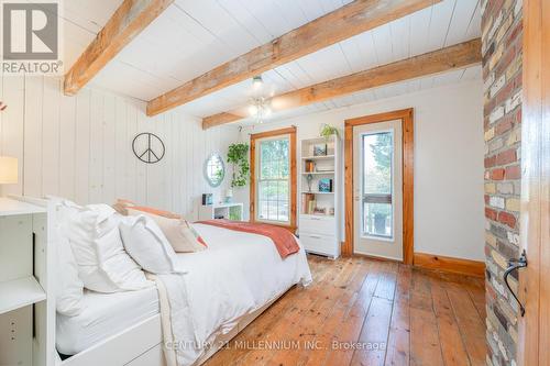 20909 Shaws Creek Road, Caledon, ON - Indoor Photo Showing Bedroom