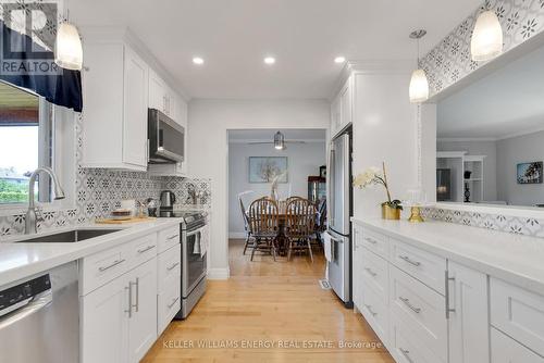 32 Concession Street E, Clarington, ON - Indoor Photo Showing Kitchen With Upgraded Kitchen