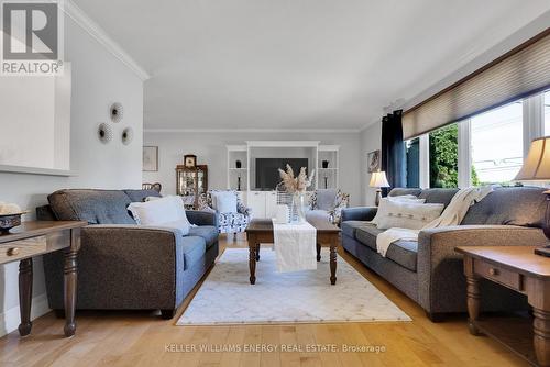 32 Concession Street E, Clarington, ON - Indoor Photo Showing Living Room