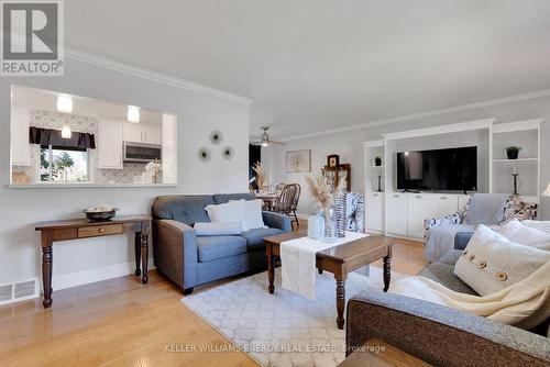 32 Concession Street E, Clarington, ON - Indoor Photo Showing Living Room