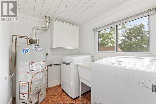 1058 St. Louis Avenue, Windsor, ON - Indoor Photo Showing Laundry Room