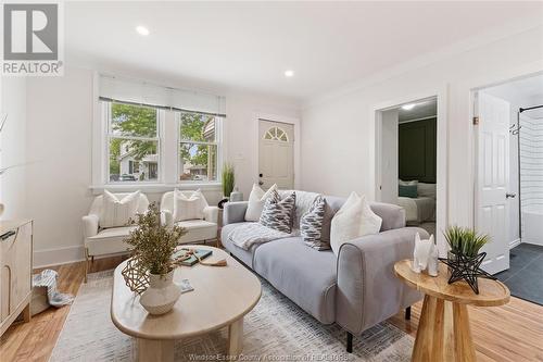 1058 St. Louis Avenue, Windsor, ON - Indoor Photo Showing Living Room